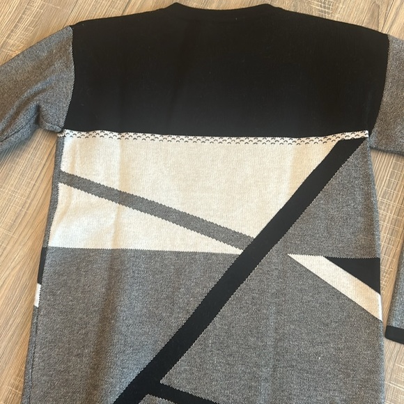 Geometric Sweater. - Picture 5 of 5